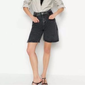 NWT Zara 90’s bermuda shorts in shadow black US 8